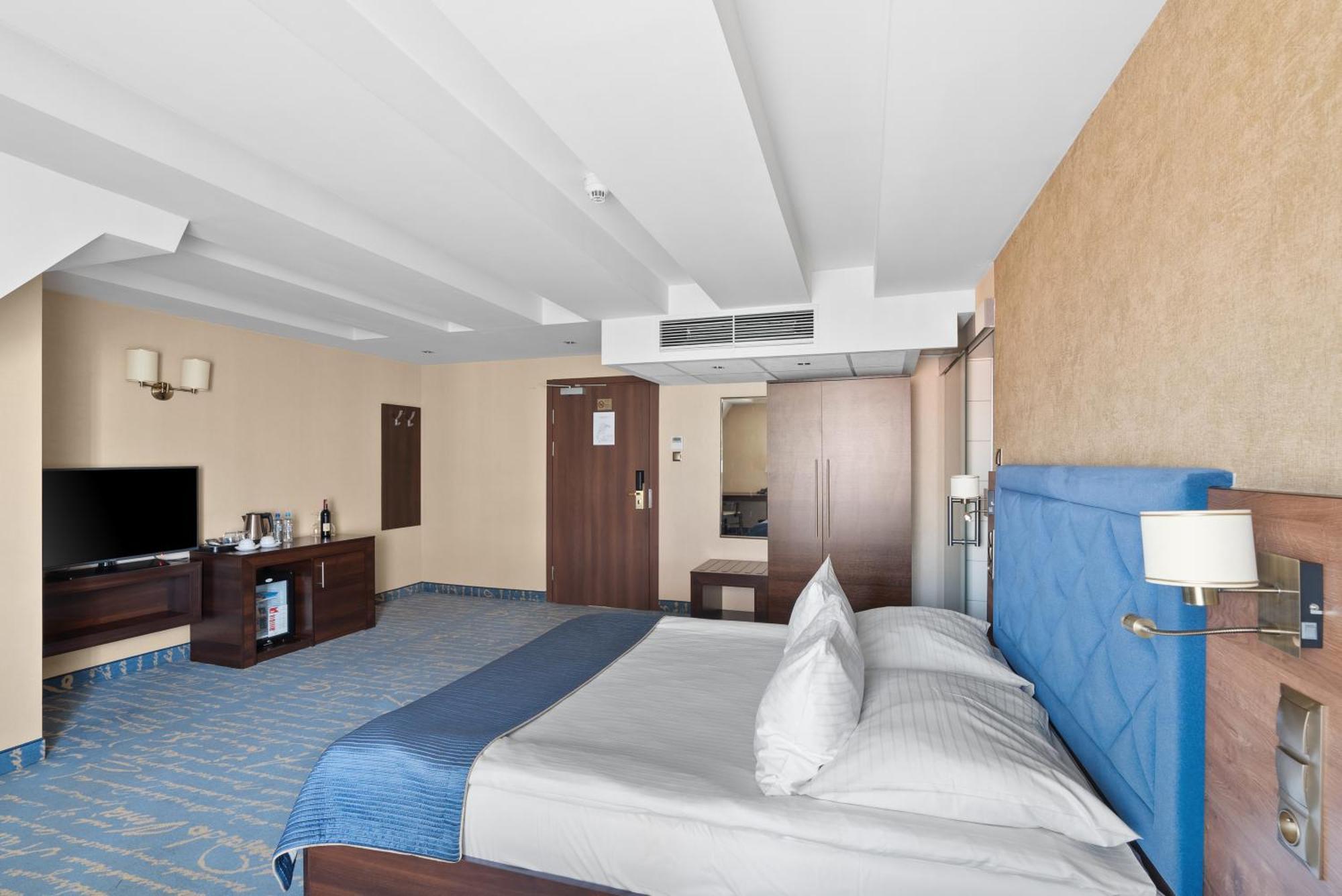 Hotel Diament Plaza Hlivice Exteriér fotografie